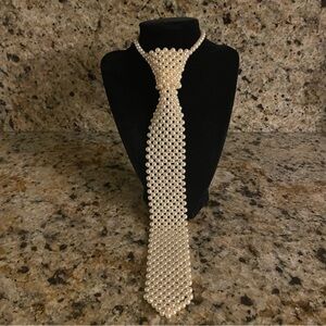 Pearl Necktie